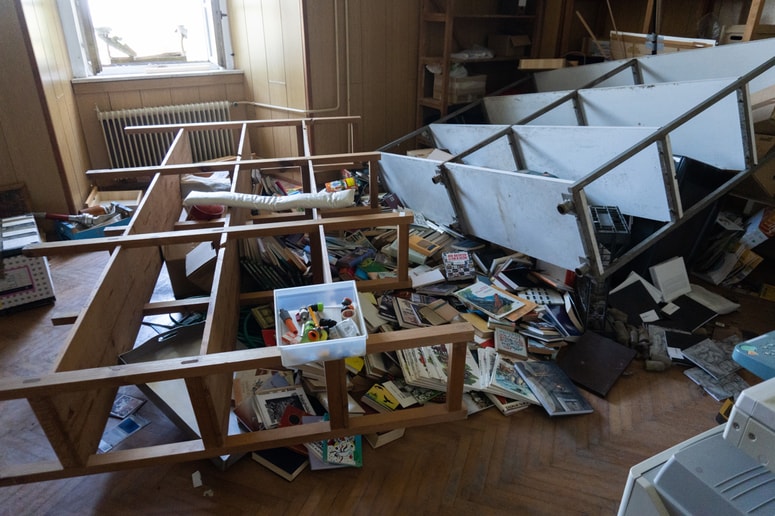 Razdejanje so sodelavci muzeja minuli vikend že pospravili.