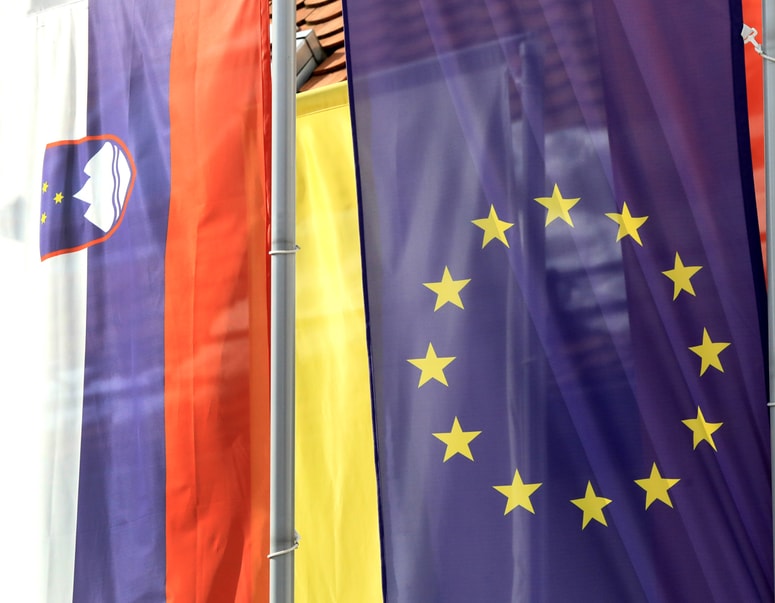 Kar 75 odstotkov vprašanih v Sloveniji ni bilo zadovoljnih z delovanjem demokracije v lastni državi.