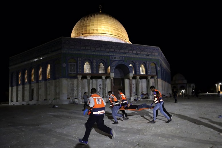 Glavna fotografija članka:V spopadih med Palestinci in izraelskimi varnostnimi silami v Jeruzalemu več kot 200 poškodovanih