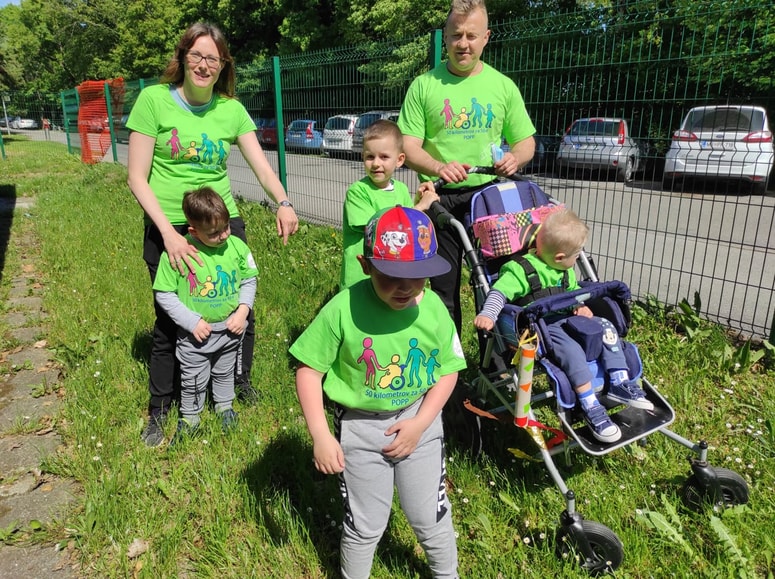 Vsak udeleženec hodi, kolikor zmore in kadar lahko, enkrat tedensko pa sporoči, koliko kilometrov je prehodil. 