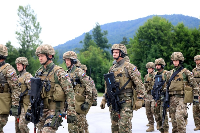 Obljubljajo dinamično usposabljanje in možnost službe. Foto: Robert BALEN