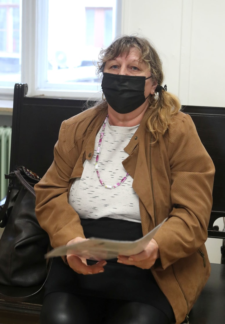 "Nimam kaj, kriva sem," je ob priznanju z rameni rahlo skomignila Mojca Rešetar.