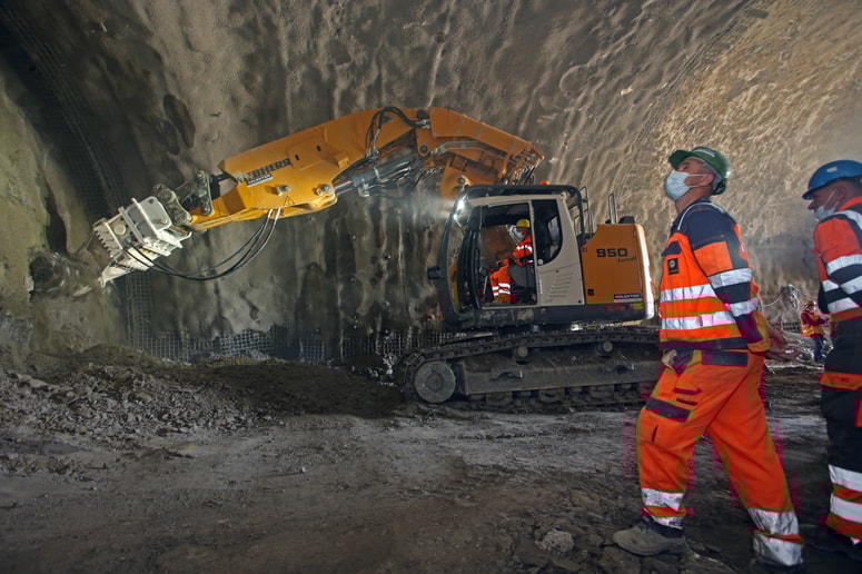 V Pesnici so se začela gradbena dela v predoru Pekel, ki jih izvajata podjetji Kolektor Koling in Kolektor CPG.
(foto: Tadej REGENT)