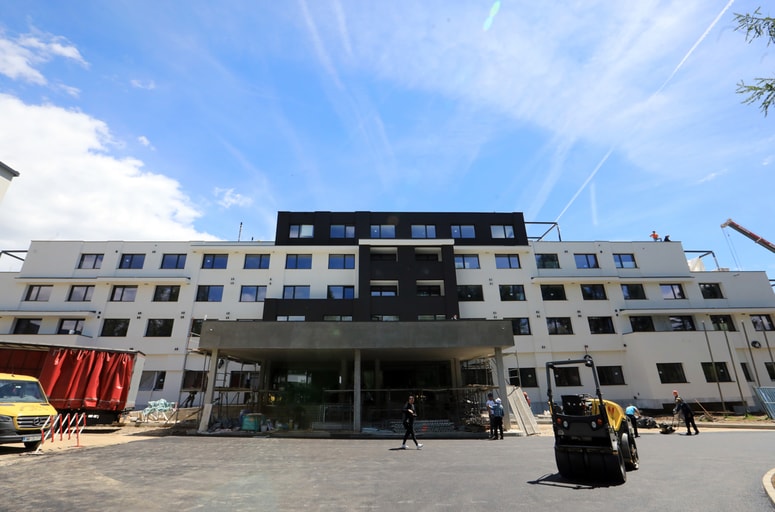 Glavna fotografija članka:(FOTO) Poglejte, v kakšnem hotelu na Brdu bodo spali politiki in vrhunski nogometaši