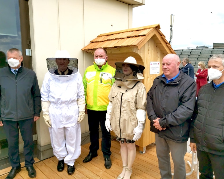 Vladimir Pocek, policijski ataše na Dunaju, predsednik deželne policije Dunaj Gerhard Pürstl, Miran Pregl, slovenska veleposlanica v Avstriji Ksenija Škrilec, Bojan Lunežnik in Mirko Ploj Foto: Arhiv Mirka Ploja