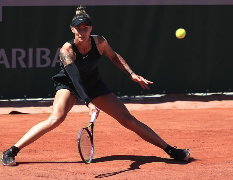 Polona Hercog po zmagi nad Kiki Bertens ostaja na pariškem pesku. Foto: EPA