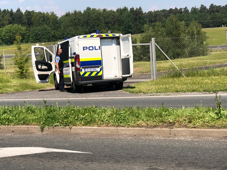 Policisti so osumljenega prijeli  pred počivališčem Maribor, pri izvozu na Ptujsko cesto v bližini pokopališča Dobrava.