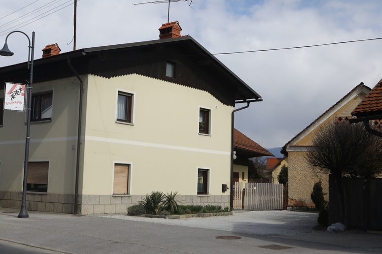 Glede na policijske ugotovitve se je tragedija v Mengšu zgodila zaradi spleta nesrečenih okoliščin in ne zaradi tuje krivde. Foto: Luka CJUHA/DNEVNIK