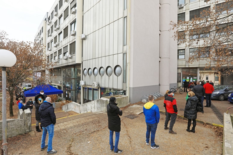 Glavna fotografija članka:V soboto 2.256 testiranih, pozitivnih ljudi je bilo 157