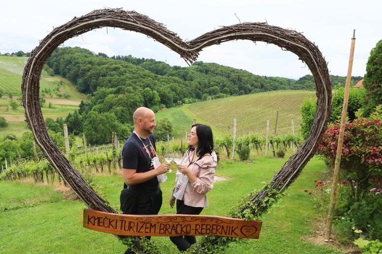 Glavna fotografija članka:Obisk pri vinarjih: Z vinom nazdravili vnovičnemu druženju