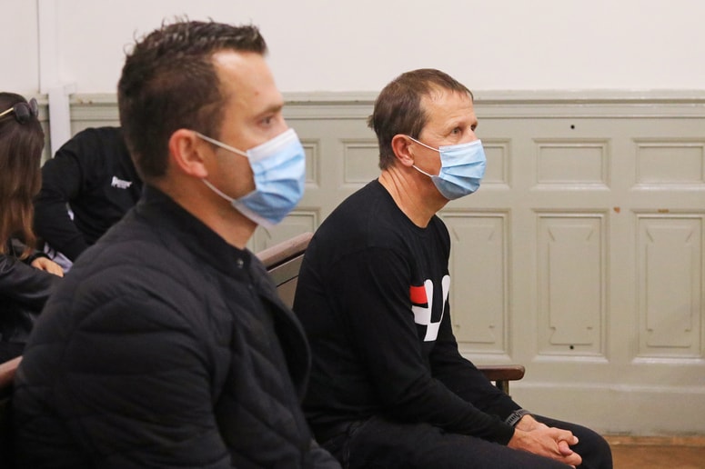 Dokler sodišče ne bo zaslišalo atletinje Danijele Kuna, zaradi katere sta pristala v kazenskem postopku, se bosta Boris Špes (levo) in Igor Šalamun branila z molkom. Foto: Andrej PETELINŠEK