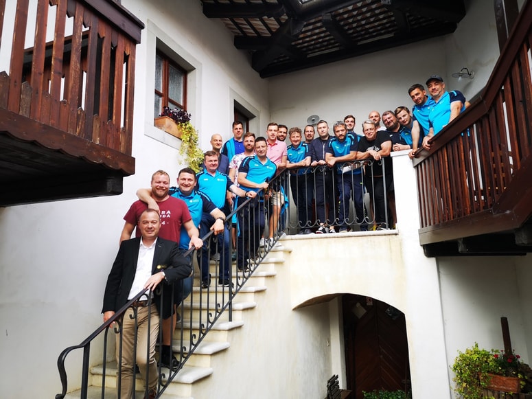 Člani Vinske reprezentance Slovenije po junijskem volilnem odboru na Plešivem pri Vinu Ščurek Foto: Miha Dajčman