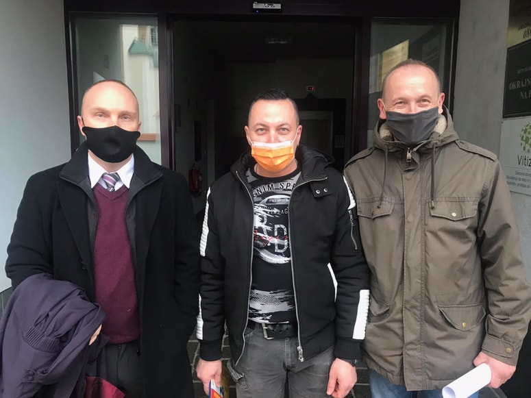 Odvetnik Matjaž Šaloven in njegov klient Franc Mikolič ter soobtoženi Janez Lipnik so dočakali pravnomočno oprostilno sodbo. Foto: Damijana ŽIŠT