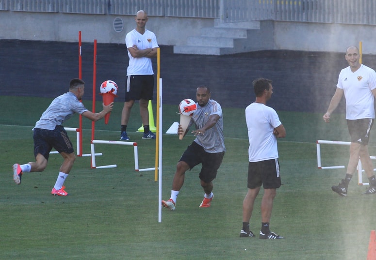 Glavna fotografija članka:(FOTO in VIDEO) "Nov. Naš. Najlepši." V NK Maribor imajo nove drese, premierno bodo v njih zaigrali nocoj