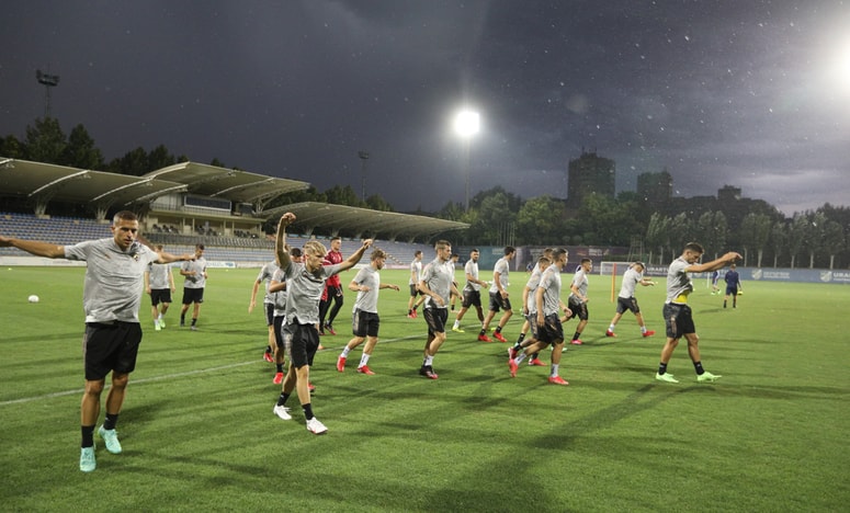 Vijoličasti so že preizkusili igrišče na stadionu Urartuja. Foto: Gregor WERNIG