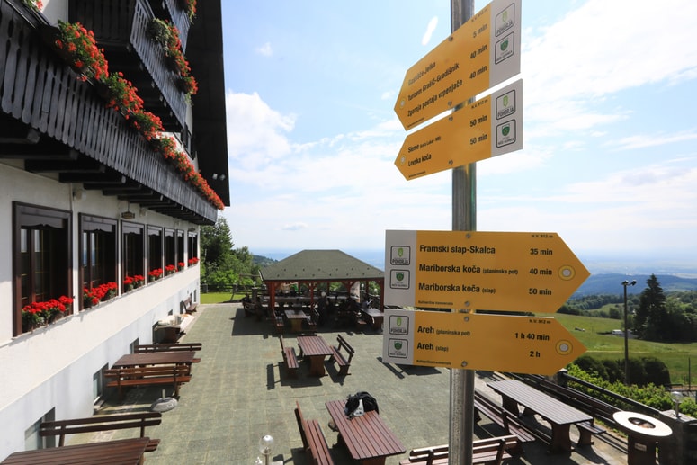 Hotel Tisa je znan po pohorski omleti. 