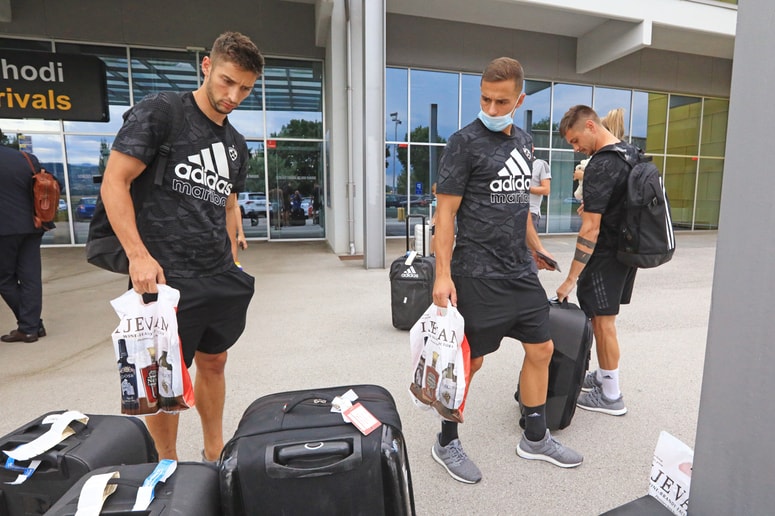 V Armeniji so jutro po tekmi vijoličasti opravili regeneracijski trening in misli že usmerili v prvi prvenstveni obračun v sezoni, na mariborskem letališču so pristali včeraj v popoldanskih urah. Foto: Andrej PETELINŠEK