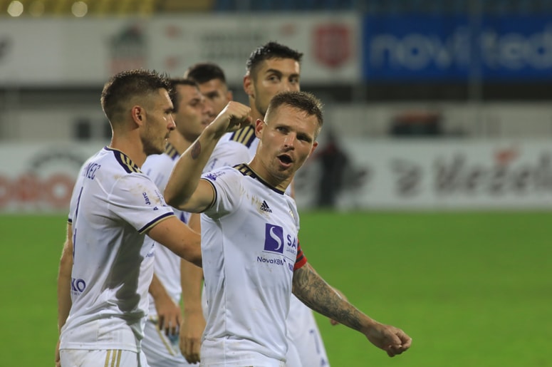 Glavna fotografija članka:Moker štajerski derbi: Prekinitev. VAR. Preobrat. Prva zmaga vijoličastih