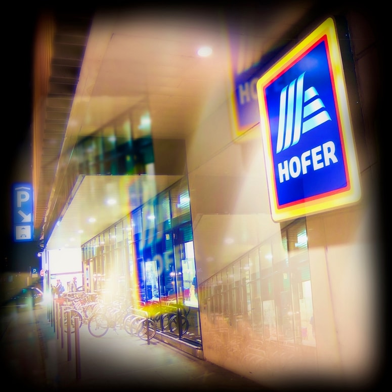 Glavna fotografija članka:Preverite, ali imate v hladilniku ta kefir in sladoled iz Hoferja, in eno in drugo vrnite