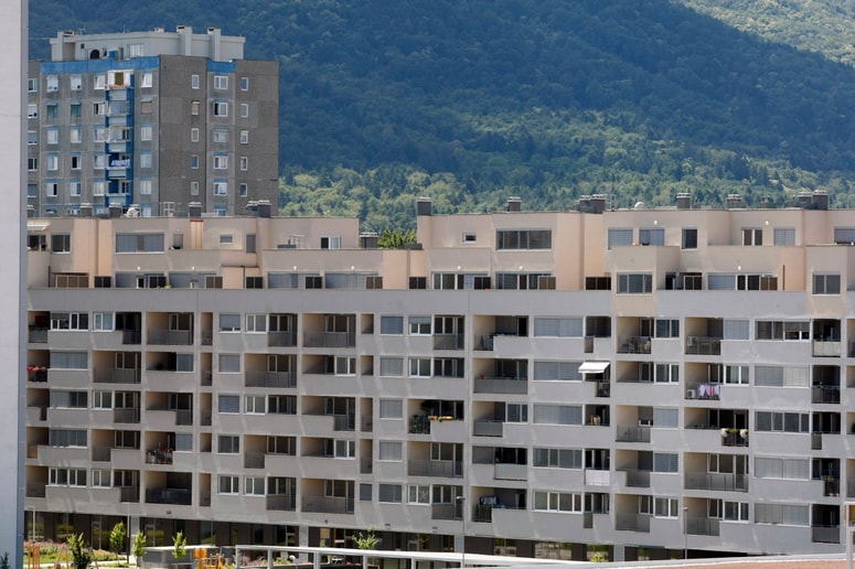 Glavna fotografija članka:Trg nepremičnin: V prevelikem stanovanju nihče noče živeti. Zdaj je balkon ali atrij pogoj