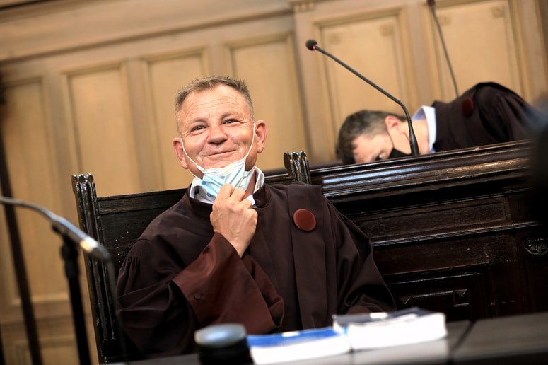 Glavna fotografija članka:(KOMENTAR) "Ta pravi" na čelo DUTB: Državna nagrada za zasebne posle za premierja Janšo