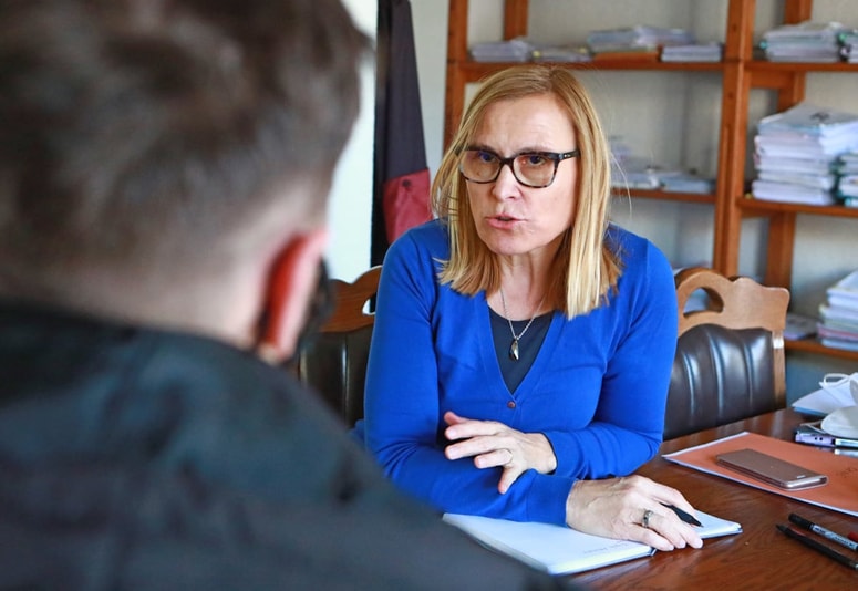 Odvetnica Cvetka Žirovnik je iz izkušenj povedala, da vedno več ljudi potrebuje pravne nasvete. 
