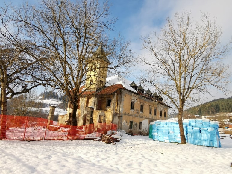 Dvorec Javornik bo kmalu zasijal v povsem novi podobi. Foto: Nejc STROJNIK
