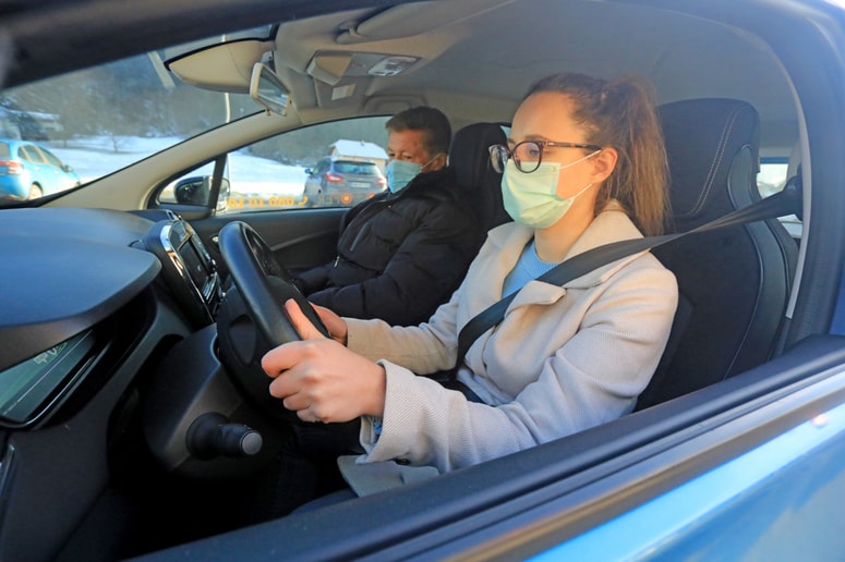 Antonu Šopingerju smo pomagali pri prostovoljnem prevozu starejših. Foto: Igor Napast
