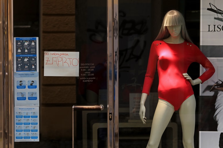 Obrtnikom in gospodarstvenikom so v času epidemije najbolj pomagali ukrepi čakanja na delo in subvencioniranja skrajšanega delovnega časa. Foto: Andrej PETELINŠEK
