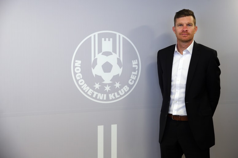 Glavna fotografija članka:Simon Rožman spet na klopi Celja: Diploma je cela, potni list pa pri direktorju
