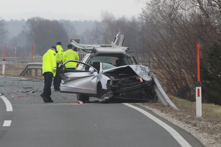 Med žrtvami prevladujejo vozniki osebnih avtomobilov. 
