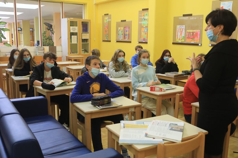 V šolah so bolj naklonjeni zaostritvi preventivnih ukrepov kot temu, da se šole spet zaprejo.
