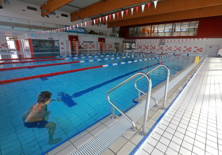 Ruško kopališče ima dva pokrita bazena, velikega in malega, tudi en whirlpool.
