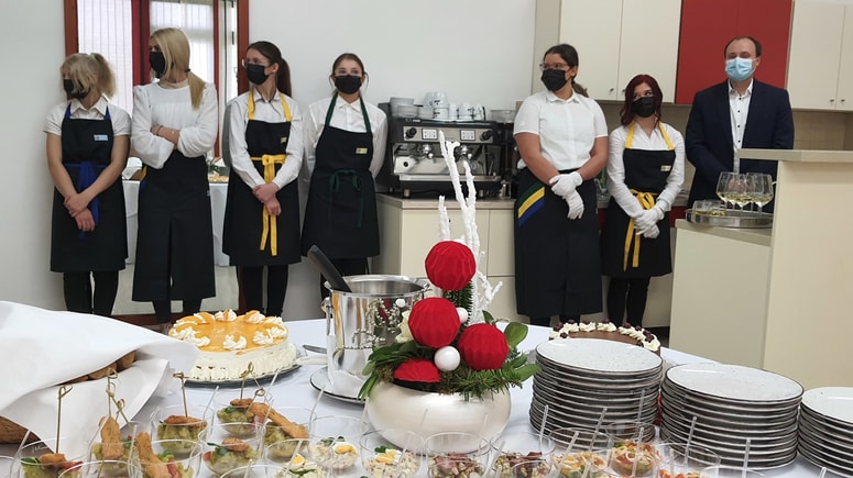 Dijaki se bodo v novi učilnici praktično preizkušali v strežbi. 