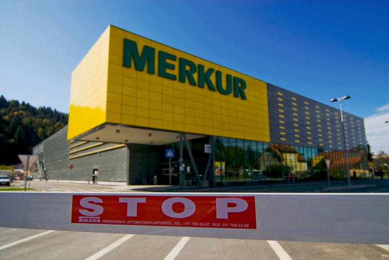 Merkur se je odločil za nenavadno poslovno potezo in strankam v določenih primerih vračilo blaga zaračuna.

