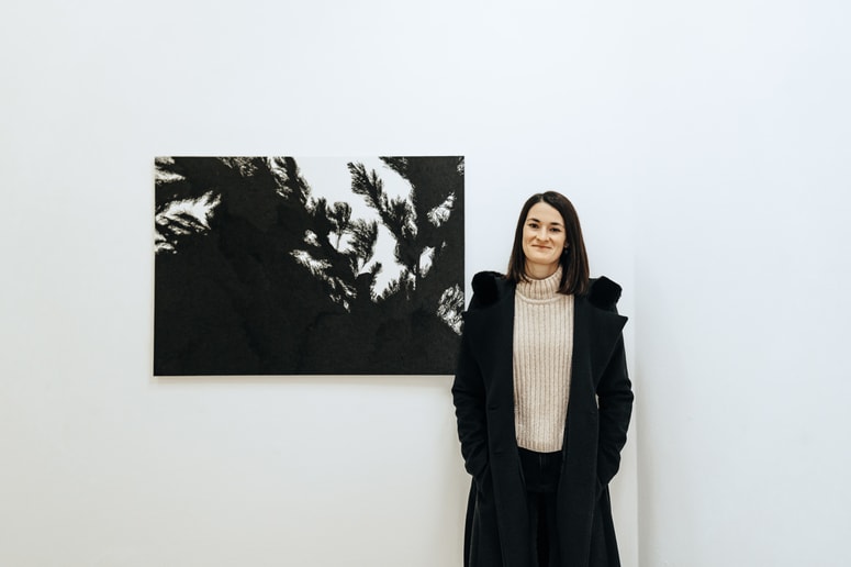 Glavna fotografija članka:(INTERVJU) Tina Konec, akademska slikarka: Najboljše stvari so preproste
