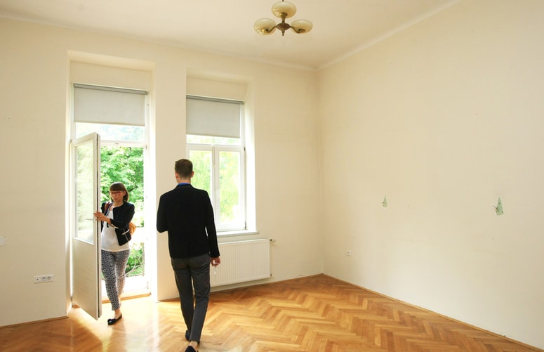 Po eni strani v Sloveniji primanjkuje stanovanj za najem, po drugi je samo v Ljubljani 25.000 praznih, kar naj bi reševal fond. 