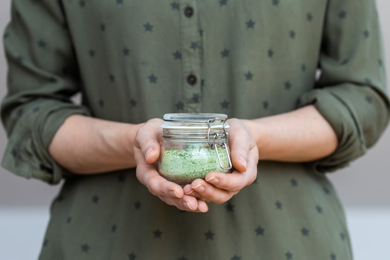 Glavna fotografija članka:Katera zelišča lahko v kuhinji uporabljamo namesto soli?