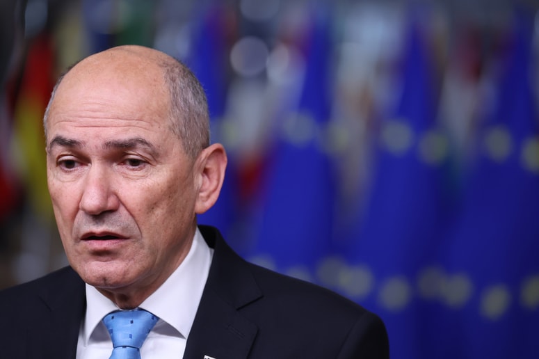 Glavna fotografija članka:Na Rai 2 dokumentarec o fojbah, tudi z Janšo in Rodetom
