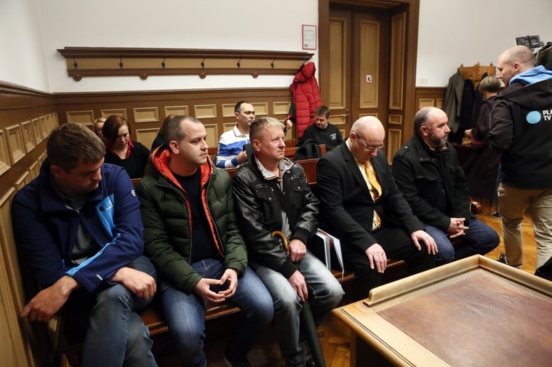 Štirje sindikalisti so ob izbruhu afere izgubili službo, eden izmed njih pa se je lahko vrnil v policijo. 