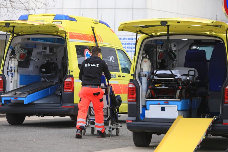 Glavna fotografija članka:V petek potrdili 9945 okužb, med hospitaliziranimi še vedno prevladujejo necepljeni
