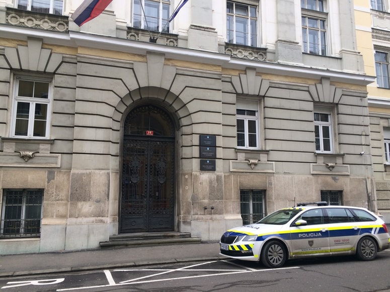 Kriminalsti bodo mariborska tekača Borisa Špesa in Igorja Šalamuna privedli pred preiskovalnega sodnika na Okrožno sodišče v Maribor. 