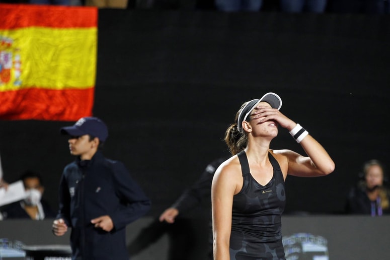 Garbine Muguruza je prva Španka, ki je osvojila zaključni WTA-turnir.
