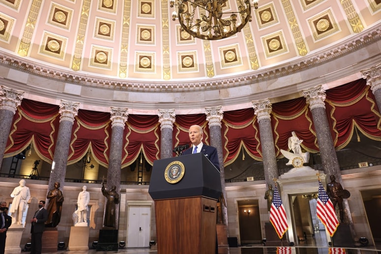 Joe Biden ob obletnici napada na kongres: "Pot naprej je priznati resnico in z njo živeti." 