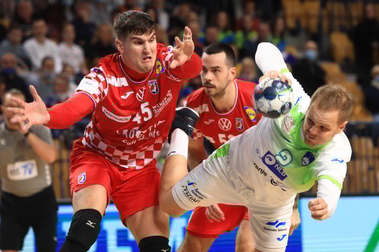 Staš Skube je znova zelo sodilno vodil slovensko igro v napadu. 