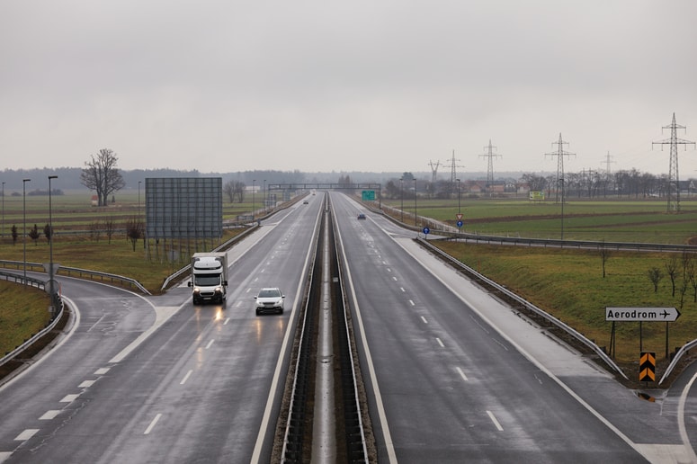 Glavna fotografija članka:Kdo se je pritožil na Darsovo izbiro Skytolla za izvajalca sistema e-vinjet?