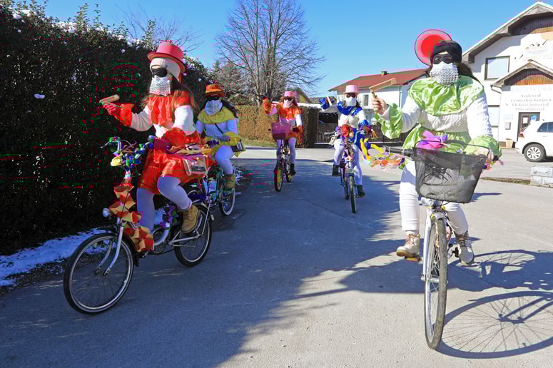 Da bo dogodek še bolj pisan in ustvarjalen, bo od 10. do 11. ure kreativna delavnica Poslikaj svoj obraz. 