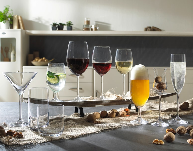 Glavna fotografija članka:Očarajte goste z izborom pravih kozarcev za vsako priložnost