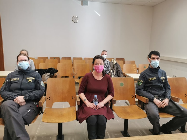 Za očitano kaznivo dejanje obdolženi grozi od pet do petnajst let zapora.
