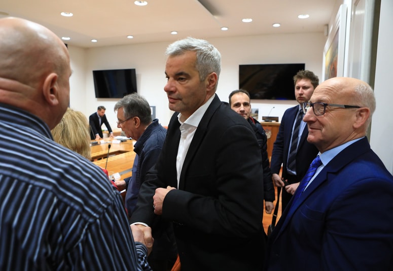 Mariborskega župana Sašo Arsenoviča in mestne svetnike je v organizacijo OFEM lani januarja prepričeval predsednik Olimpijskega komiteja Slovenije Bogdan Gabrovec.